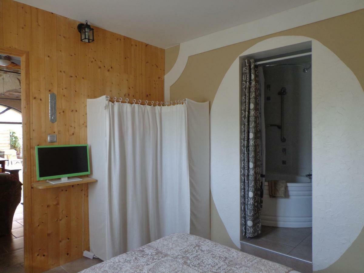 Gites Du Mas Gibert A Saussines Entre Nimes Et Montpellier Bagian luar foto